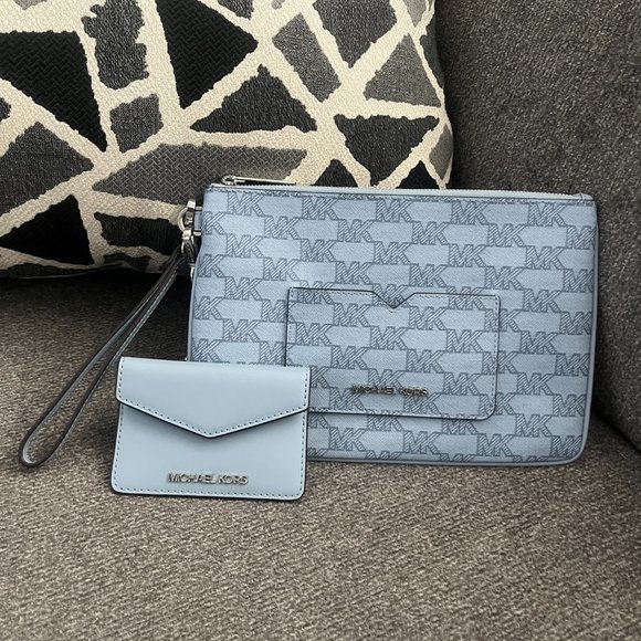 NWT Michael Kors Jet Set Large 2 in 1 Card Case and Wristlet Clutch in Pale Blue - Picture 1 of 7